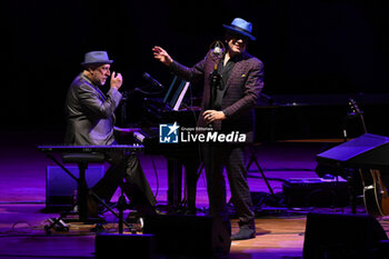 2023-08-28 - Carmen Consoli & Elvis Costello during the Live Concert on August 28, 2023 at Auditorium Parco della Musica in Rome, Italy. - CARMEN CONSOLI & ELVIS COSTELLO - CONCERTS - SINGER AND ARTIST