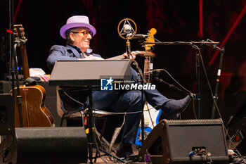 2023-08-31 - Elvis Costello performs live - CARMEN CONSOLI - ELVIS COSTELLO - CONCERTS - SINGER AND ARTIST
