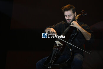 2023-10-20 - Hauser during the Tour Rebel With a Cello, 20 October 2023 at Palazzo dello Sport, in Rome, Italy. - HAUSER REBEL WITH A CELLO - CONCERTS - SINGER AND ARTIST