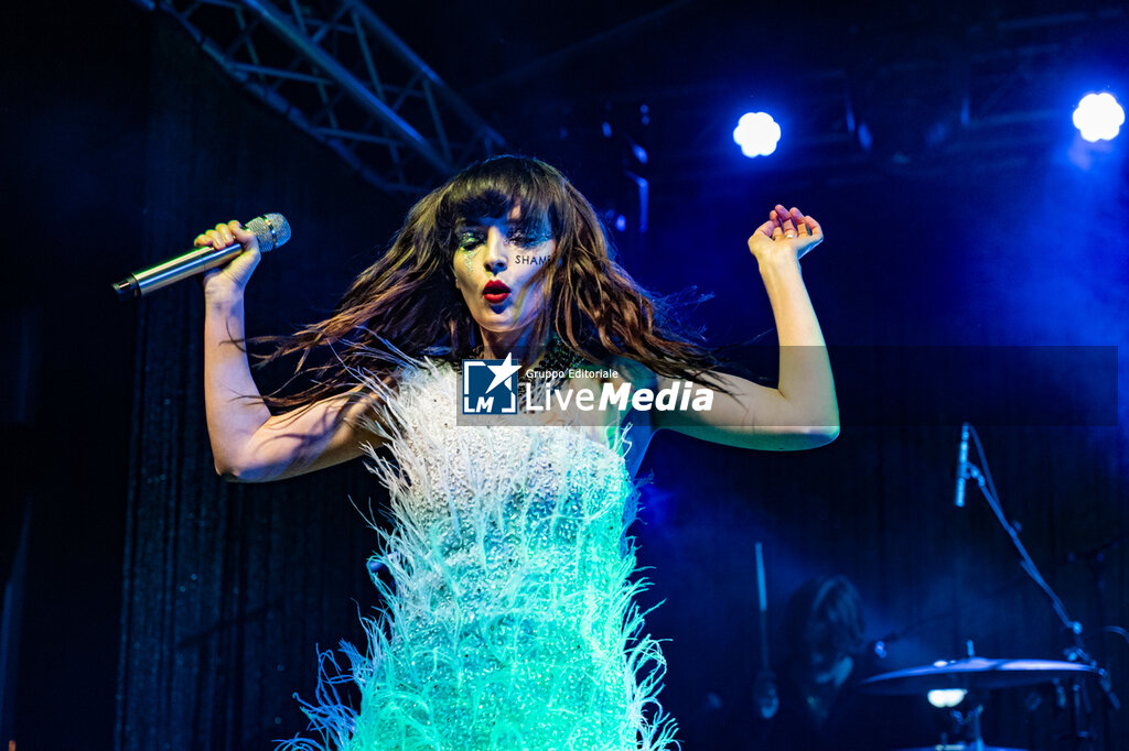 Lauren Mayberry - CONCERTI - CANTANTI E ARTISTI STRANIERI