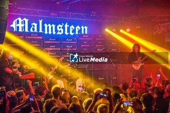 2023-11-09 - mlamsteen plays his fender stratocaster guitar with audience - YNGWIE J MALMSTEEN - CONCERTS - SINGER AND ARTIST