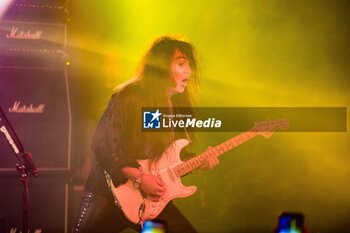 2023-11-09 - Mlamsteen plays his fender stratocaster guitar - YNGWIE J MALMSTEEN - CONCERTS - SINGER AND ARTIST