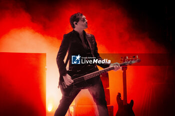 2023-06-28 - CARLOS DENGLER PLAY BASS - INTERPOL LIVE IN ROME - CONCERTS - SINGER AND ARTIST