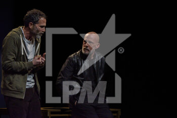 05/02/2023 - Fausto Sciarappa and Gianmarco Tognazzi perform during the teather show 'L'onesto fantasma' on Febraury 5, 2023 at Teatro Tor Bella Monaca in Rome, Italy - GIANMARCO TOGNAZZI - L'ONESTO FANTASMA - TEATRO - SPETTACOLI