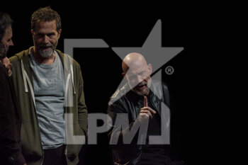 05/02/2023 - Fausto Sciarappa and Gianmarco Tognazzi perform during the teather show 'L'onesto fantasma' on Febraury 5, 2023 at Teatro Tor Bella Monaca in Rome, Italy - GIANMARCO TOGNAZZI - L'ONESTO FANTASMA - TEATRO - SPETTACOLI