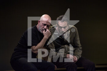 05/02/2023 - Gianmarco Tognazzi and Fausto Sciarappa perform during the teather show 'L'onesto fantasma' on Febraury 5, 2023 at Teatro Tor Bella Monaca in Rome, Italy - GIANMARCO TOGNAZZI - L'ONESTO FANTASMA - TEATRO - SPETTACOLI