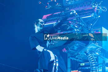 2024-04-03 - Boosta, stage name of Davide Dileo, play the keyboard during the Subsonica 2024 Tour at PalaUnical on April 3, 2024 in Mantua, Italy. - SUBSONICA - SUBSONICA 2024 TOUR - CONCERTS - ITALIAN MUSIC BAND
