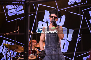 2024-06-20 - Lorenzo Kruger - frontman of Nobraino band -performing live - NOBRAINO - 'ANIMALI DA PALCOSCENICO' TOUR ESTIVO - CONCERTS - ITALIAN MUSIC BAND