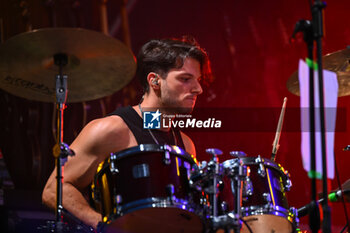 2024-07-01 - Valerio Giovanardi of The Lira performs opening The Libertines Tour 2024 at Villa Ada Estate 2024, on July 1, 2024 in Rome, Italy. - THE LIRA LIVE TOUR 2024 - CONCERTS - ITALIAN MUSIC BAND