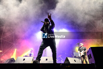 2024-07-01 - Riccardo Luciano Carotenuto of The Lira performs opening The Libertines Tour 2024 at Villa Ada Estate 2024, on July 1, 2024 in Rome, Italy. - THE LIRA LIVE TOUR 2024 - CONCERTS - ITALIAN MUSIC BAND