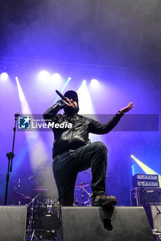 2024-07-01 - Riccardo Luciano Carotenuto of The Lira performs opening The Libertines Tour 2024 at Villa Ada Estate 2024, on July 1, 2024 in Rome, Italy. - THE LIRA LIVE TOUR 2024 - CONCERTS - ITALIAN MUSIC BAND