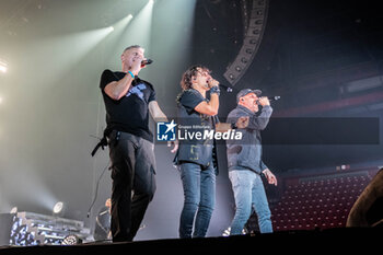 2024-10-16 - Pedro (Marco Pedretti) of Finley and Cippa (Angelo Caccia) and Paletta (Gabriele Mantegazza) of Punkreas - FINLEY - TUTTO è POSSIBILE AL FORUM - CONCERTS - ITALIAN MUSIC BAND