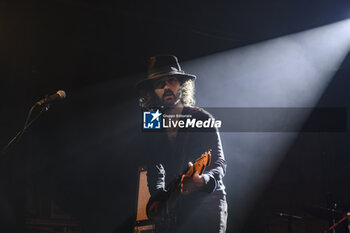 2024-11-07 - Franco Pietropaoli durante il live al Monk - Il gruppo musicale Il Muro del Canto – 7 novembre 2024 – Roma, Italia - IL MURO DEL CANTO - 