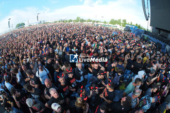 2024-05-25 - Australian heavy metal and rock ?n roll legend band Ac/Dc (guitarist Angus Young and singer Brian Johnson) performing on stage during their ?Pwr/up Tour at RCF Arena in Reggio Emilia, Italy, May 25, 2024 - photo Michele Nucci - AC/DC PWR UP TOUR - CONCERTS - MUSIC BAND