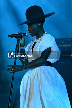 2024-06-20 - Skye Edwards during the Morcheeba Concert at Temple of Venus,Coliseum Archaeological Park in Rome, Italy on June 20th, 2024 - MORCHEEBA TOUR 2024 - CONCERTS - MUSIC BAND