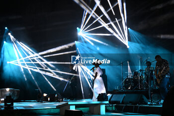 2024-06-20 - Skye Edwards during the Morcheeba Concert at Temple of Venus,Coliseum Archaeological Park in Rome, Italy on June 20th, 2024 - MORCHEEBA TOUR 2024 - CONCERTS - MUSIC BAND