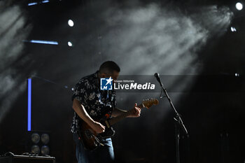 2024-06-20 - Ross Godfrey during the Morcheeba Concert at Temple of Venus,Coliseum Archaeological Park in Rome, Italy on June 20th, 2024 - MORCHEEBA TOUR 2024 - CONCERTS - MUSIC BAND