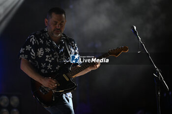 2024-06-20 - Ross Godfrey during the Morcheeba Concert at Temple of Venus,Coliseum Archaeological Park in Rome, Italy on June 20th, 2024 - MORCHEEBA TOUR 2024 - CONCERTS - MUSIC BAND