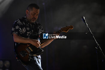 2024-06-20 - Ross Godfrey during the Morcheeba Concert at Temple of Venus,Coliseum Archaeological Park in Rome, Italy on June 20th, 2024 - MORCHEEBA TOUR 2024 - CONCERTS - MUSIC BAND