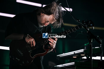 2024-06-24 - Thom Yorke of The Smile performs during The Smile Live in Europe 2024 Tour at Cavea of Auditorium Parco della Musica, on June 24, 2024 in Rome, Italy. - THE SMILE SUMMER 2024 - CONCERTS - MUSIC BAND