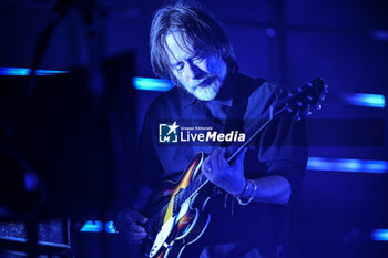 2024-06-24 - Thom Yorke of The Smile performs during The Smile Live in Europe 2024 Tour at Cavea of Auditorium Parco della Musica, on June 24, 2024 in Rome, Italy. - THE SMILE SUMMER 2024 - CONCERTS - MUSIC BAND