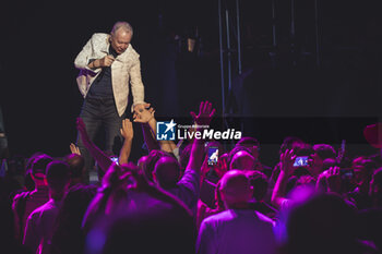 2024-06-28 - Jim Kerr of the group Simple Minds during the Global Tour 2024, 28 June 2024, Auditorium Parco della Musica, Rome, Italy. - SIMPLE MINDS - GLOBAL TOUR 2024 - CONCERTS - MUSIC BAND