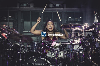 2024-06-28 - Cherisse Osei of the group Simple Minds during the Global Tour 2024, 28 June 2024, Auditorium Parco della Musica, Rome, Italy. - SIMPLE MINDS - GLOBAL TOUR 2024 - CONCERTS - MUSIC BAND