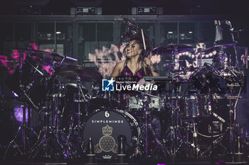 2024-06-28 - Cherisse Osei of the group Simple Minds during the Global Tour 2024, 28 June 2024, Auditorium Parco della Musica, Rome, Italy. - SIMPLE MINDS - GLOBAL TOUR 2024 - CONCERTS - MUSIC BAND