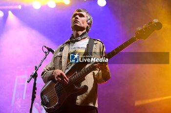 2024-07-01 - John Hassall of The Libertines performs during Tour 2024 at Villa Ada Estate 2024, on July 1, 2024 in Rome, Italy. - THE LIBERTINES TOUR 2024 - CONCERTS - MUSIC BAND