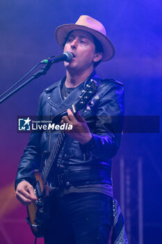 2024-07-01 - Carl Barat of The Libertines performs during Tour 2024 at Villa Ada Estate 2024, on July 1, 2024 in Rome, Italy. - THE LIBERTINES TOUR 2024 - CONCERTS - MUSIC BAND