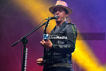 2024-07-01 - Carl Barat of The Libertines performs during Tour 2024 at Villa Ada Estate 2024, on July 1, 2024 in Rome, Italy. - THE LIBERTINES TOUR 2024 - CONCERTS - MUSIC BAND