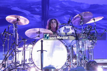 07/07/2024 - Daniel Robert Wagner of Greta Van Fleet, during their live performs in Piazza Sordello for their Starcatcher World Tour on July 7, 2024 in Mantua, Italy. - GRETA VAN FLEET - STARCATCHER WORLD TOUR - CONCERTI - BAND STRANIERE