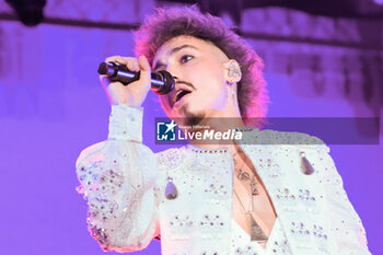 07/07/2024 - Joshua Michael Kiszka of Greta Van Fleet, during their live performs in Piazza Sordello for their Starcatcher World Tour on July 7, 2024 in Mantua, Italy. - GRETA VAN FLEET - STARCATCHER WORLD TOUR - CONCERTI - BAND STRANIERE