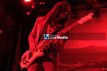 07/07/2024 - Samuel Francis Kiszka of Greta Van Fleet, during their live performs in Piazza Sordello for their Starcatcher World Tour on July 7, 2024 in Mantua, Italy. - GRETA VAN FLEET - STARCATCHER WORLD TOUR - CONCERTI - BAND STRANIERE