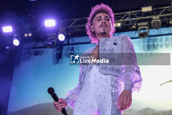 07/07/2024 - Joshua Michael Kiszka of Greta Van Fleet, during their live performs in Piazza Sordello for their Starcatcher World Tour on July 7, 2024 in Mantua, Italy. - GRETA VAN FLEET - STARCATCHER WORLD TOUR - CONCERTI - BAND STRANIERE