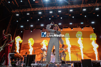 07/07/2024 - Joshua Michael Kiszka of Greta Van Fleet, during their live performs in Piazza Sordello for their Starcatcher World Tour on July 7, 2024 in Mantua, Italy. - GRETA VAN FLEET - STARCATCHER WORLD TOUR - CONCERTI - BAND STRANIERE