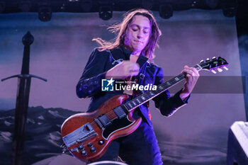 07/07/2024 - Jacob Thomas Kiszka of Greta Van Fleet, during their live performs in Piazza Sordello for their Starcatcher World Tour on July 7, 2024 in Mantua, Italy. - GRETA VAN FLEET - STARCATCHER WORLD TOUR - CONCERTI - BAND STRANIERE