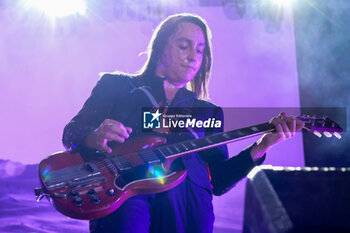 07/07/2024 - Jacob Thomas Kiszka of Greta Van Fleet, during their live performs in Piazza Sordello for their Starcatcher World Tour on July 7, 2024 in Mantua, Italy. - GRETA VAN FLEET - STARCATCHER WORLD TOUR - CONCERTI - BAND STRANIERE