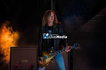 11/07/2024 - Dan Hawkins - THE DARKNESS - TOUR 2024 - CONCERTI - BAND STRANIERE