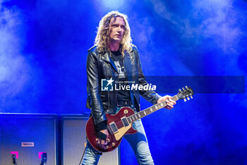 11/07/2024 - Dan Hawkins - THE DARKNESS - TOUR 2024 - CONCERTI - BAND STRANIERE