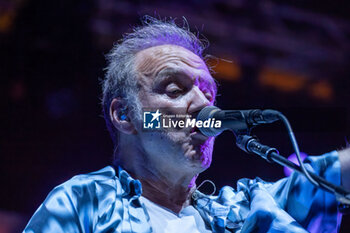 19/07/2024 - Portrait of Guy Pratt during his live performs with Nick Mason Saucerful of Secrets band for the Set Controls UK and Europe Tour 2024, on July 9, 2024 in Vicenza, Italy. - NICK MASON'S SAUCERFUL OF SECRETS - SET THE CONTROL TOUR - CONCERTI - BAND STRANIERE