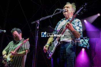 19/07/2024 - Guy Pratt play the bass during the live performs with Nick Mason Saucerful of Secrets band for the Set Controls UK and Europe Tour 2024, on July 9, 2024 in Vicenza, Italy. - NICK MASON'S SAUCERFUL OF SECRETS - SET THE CONTROL TOUR - CONCERTI - BAND STRANIERE