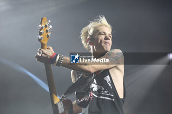 2024-11-16 - Canadian pop-punk band SUM41 during their “Tour Of The Setting Sum” at Unipol Arena, Casalecchio, (Bo), Italy, November 16, 2024 - photo: Michele Nucci - SUM 41 IN 