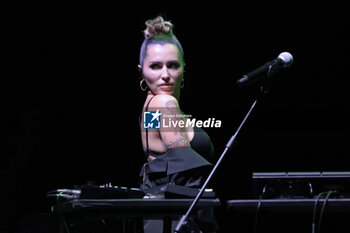 2024-01-13 - Serena Brancale during the live concert on stage of Auditorium Parco della Musica di Roma - SERENA BRANCALE - CONCERTS - ITALIAN SINGER AND ARTIST