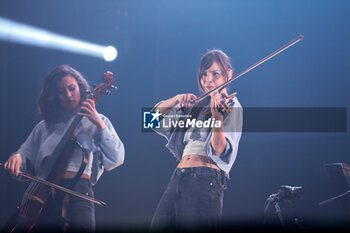 2024-04-04 - violinist of Gazzelle on stage - GAZZELL -  DENTRO PER SEMPRE TOUR - CONCERTS - ITALIAN SINGER AND ARTIST