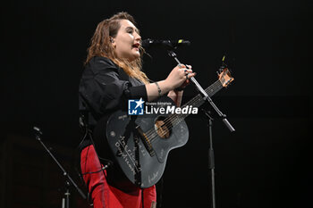 2024-04-21 - Armenian singer Rosa Linn performs before Italian singer Alfa - ROSA LINN - CONCERTS - ITALIAN SINGER AND ARTIST