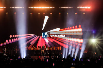 2024-04-29 - Annalisa Scarrone known professionally as Annalisa performs live on stage during Tutti nel Vortice Palasport at  Forum on April 29, 2024 in Assago, Italy - ANNALISA - TUTTI NEL VORTICE PALASPORT - CONCERTS - ITALIAN SINGER AND ARTIST