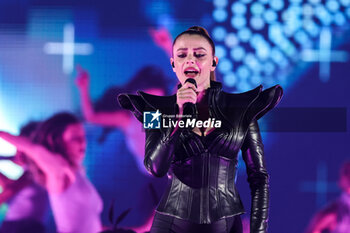 2024-04-29 - Annalisa Scarrone known professionally as Annalisa performs live on stage during Tutti nel Vortice Palasport at  Forum on April 29, 2024 in Assago, Italy - ANNALISA - TUTTI NEL VORTICE PALASPORT - CONCERTS - ITALIAN SINGER AND ARTIST