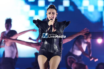 2024-04-29 - Annalisa Scarrone known professionally as Annalisa performs live on stage during Tutti nel Vortice Palasport at  Forum on April 29, 2024 in Assago, Italy - ANNALISA - TUTTI NEL VORTICE PALASPORT - CONCERTS - ITALIAN SINGER AND ARTIST