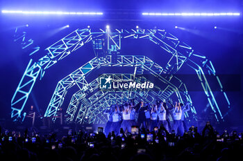 2024-04-29 - Annalisa Scarrone known professionally as Annalisa performs live on stage during Tutti nel Vortice Palasport at  Forum on April 29, 2024 in Assago, Italy - ANNALISA - TUTTI NEL VORTICE PALASPORT - CONCERTS - ITALIAN SINGER AND ARTIST